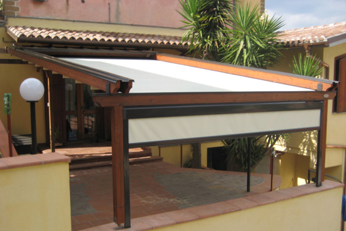Pergotenda Retractable Awning